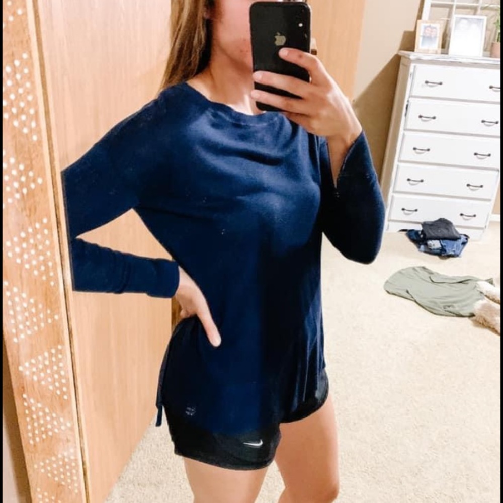 Super cute light sweater!